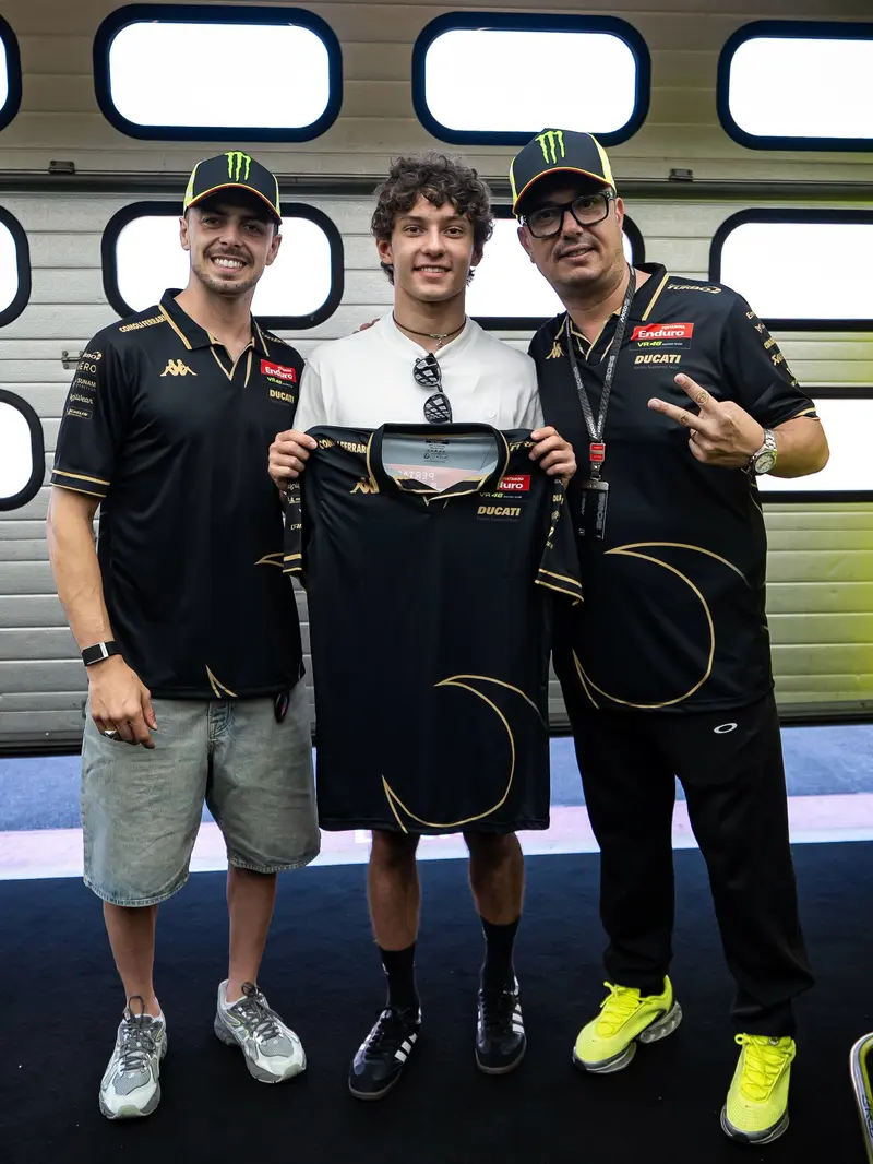 YOU MADE HISTORY, @kimi.antonelli! 🇮🇹🏆
60 years later, an Italian is back on the top step in Monza. What a day, what an achievement!
Grandissimo Kimi 💛
#MotoGP #PertaminaEnduroVR46RacingTeam #F1 #ItalianGP