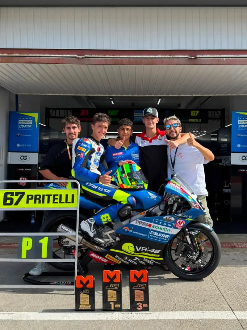 What a weekend, what a squad! 🔥
@lorenzo_pritelli67 race1 P3 race2 P1 🏆
@leocasadei44 rimonte pazzesche, 📌race1 da P29 a P4 😳
@matteogaba81 belle gare 👏🔥
@nicco23on e @m16no fantastici coach di pista