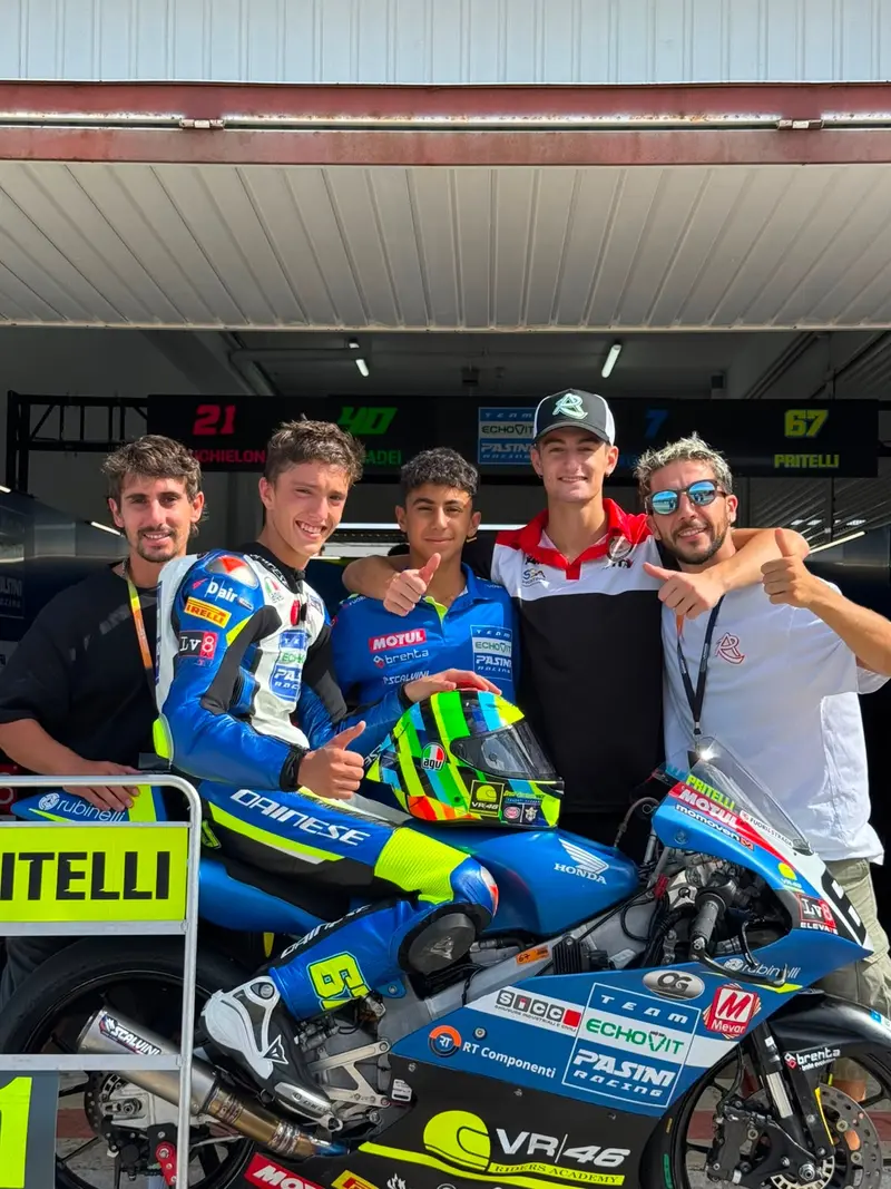 What a weekend, what a squad! 🔥
@lorenzo_pritelli67 race1 P3 race2 P1 🏆
@leocasadei44 rimonte pazzesche, 📌race1 da P29 a P4 😳
@matteogaba81 belle gare 👏🔥
@nicco23on e @m16no fantastici coach di pista